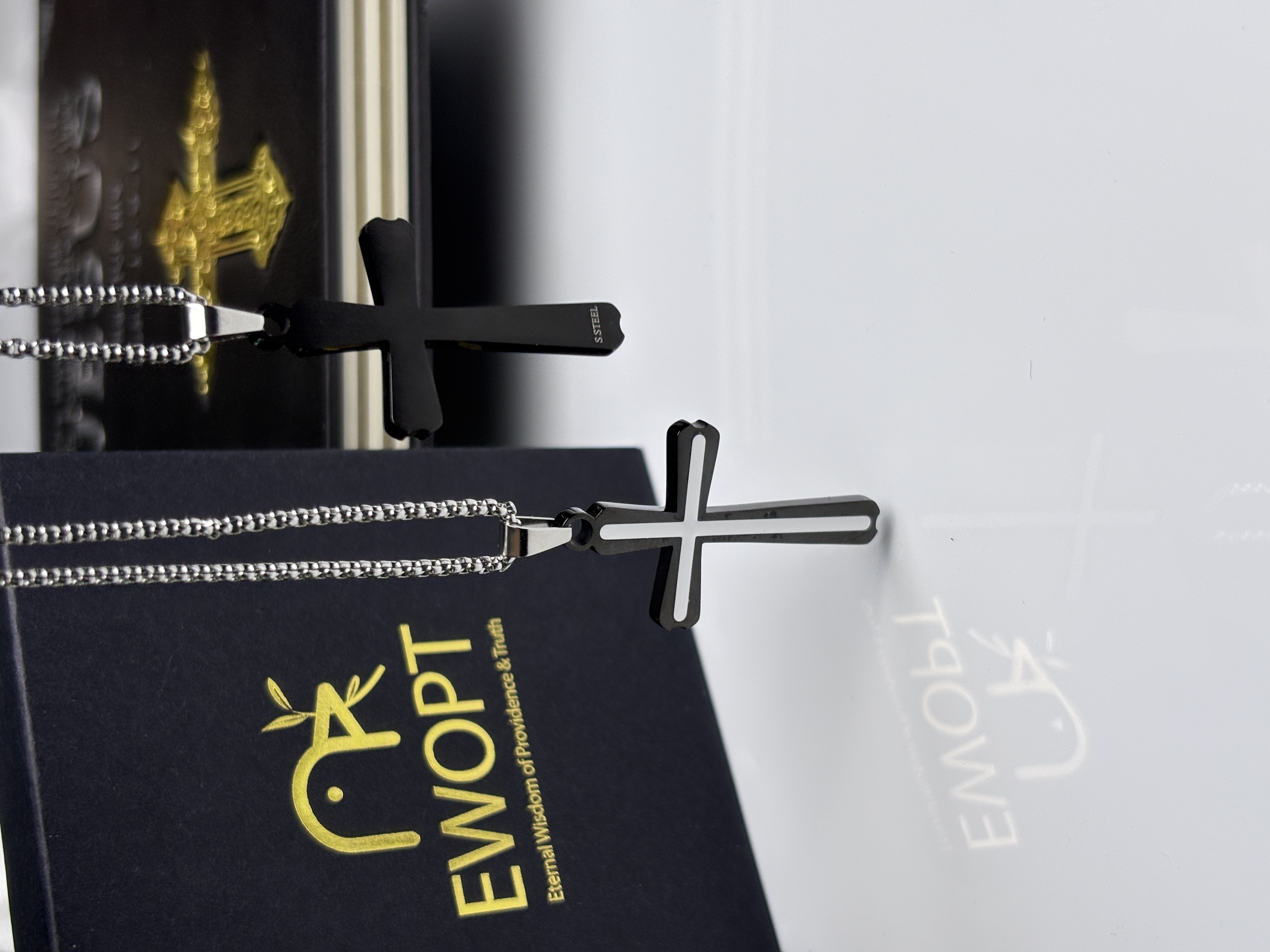 This elegant stainless steel cross necklace with a contrasting black carbon fiber inset captures the essence of modern faith, accompanied by a NFC-enabled keychain that provides daily Bible verses to inspire and guide.