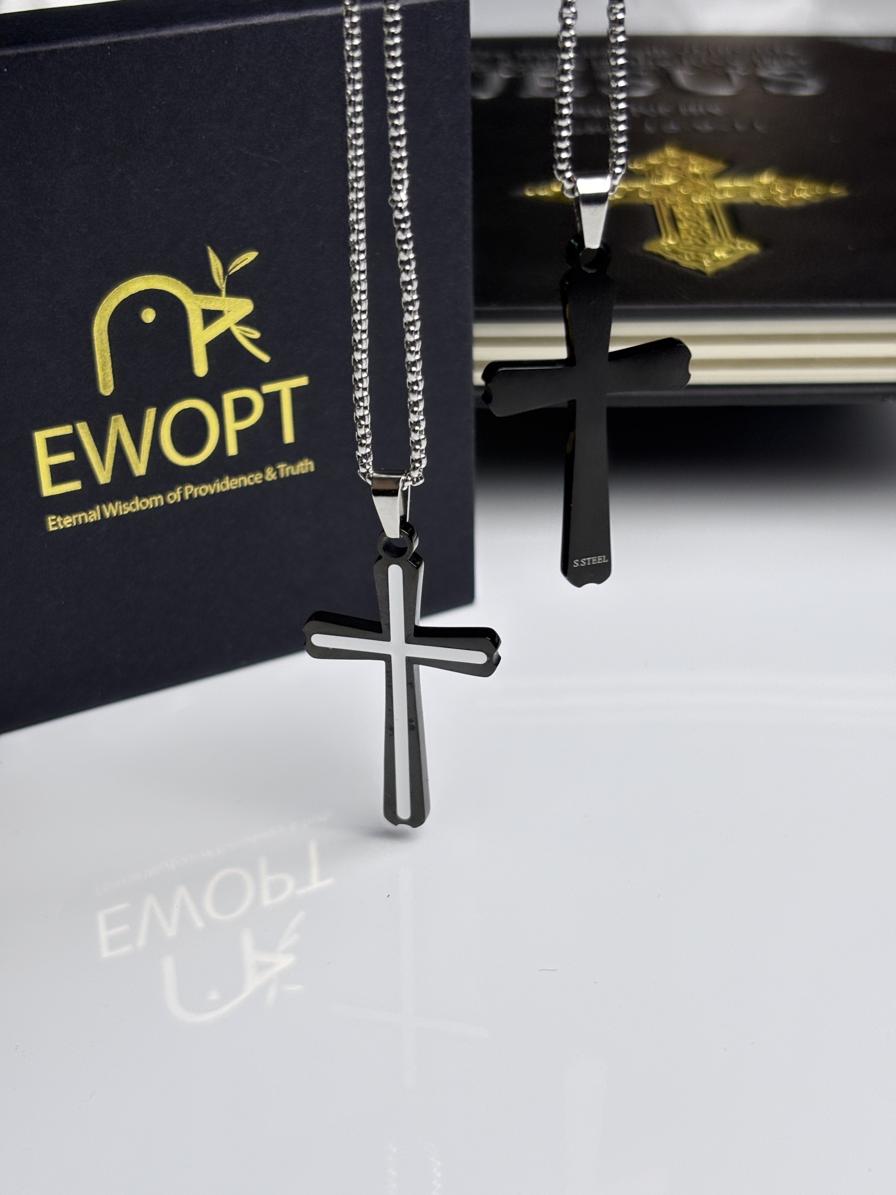 This elegant stainless steel cross necklace with a contrasting black carbon fiber inset captures the essence of modern faith, accompanied by a NFC-enabled keychain that provides daily Bible verses to inspire and guide.