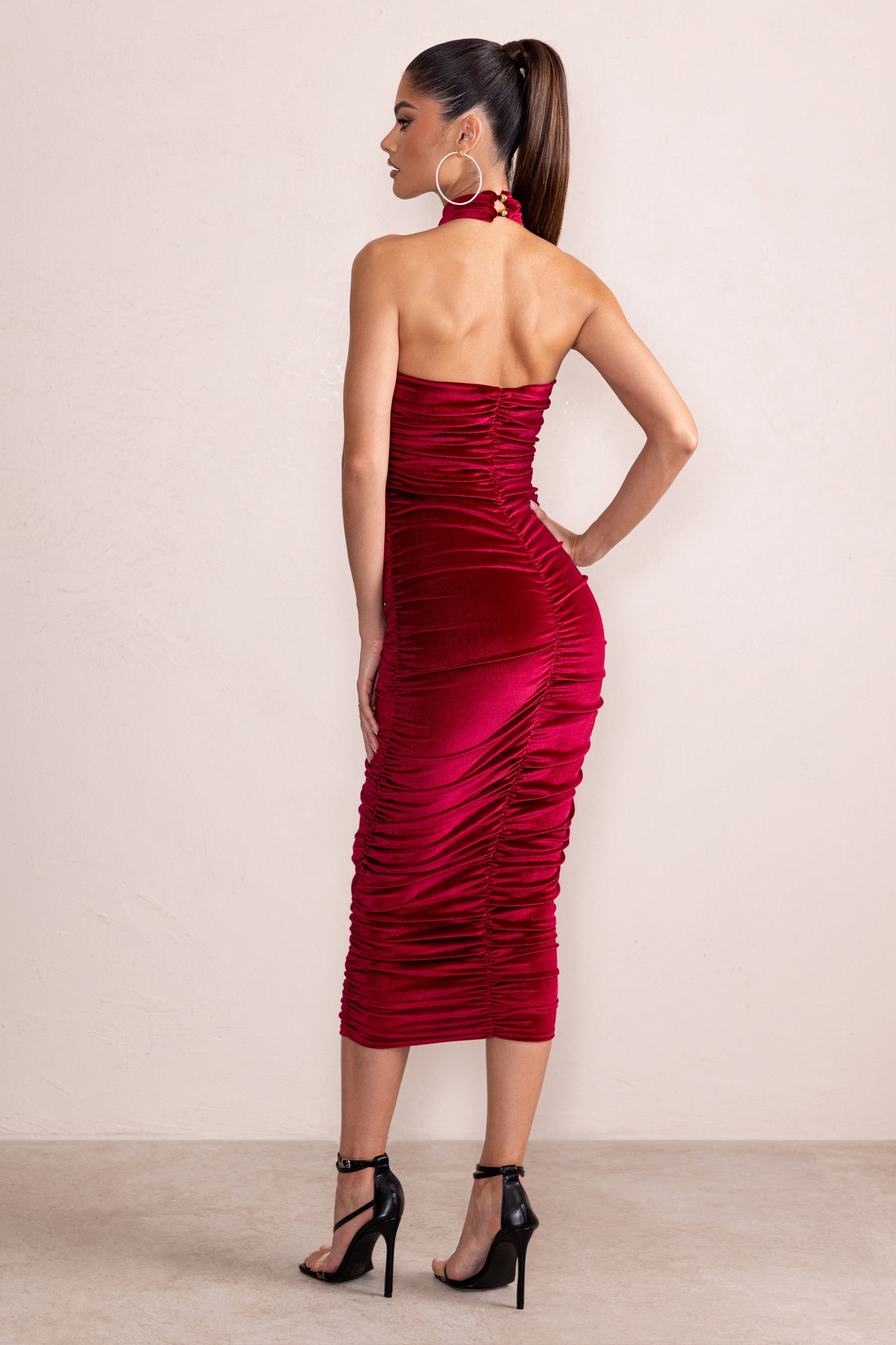 Hourglass Berry Velvet Halterneck Ruched Midi Dress-Fashionmomo.All Rights Reserved