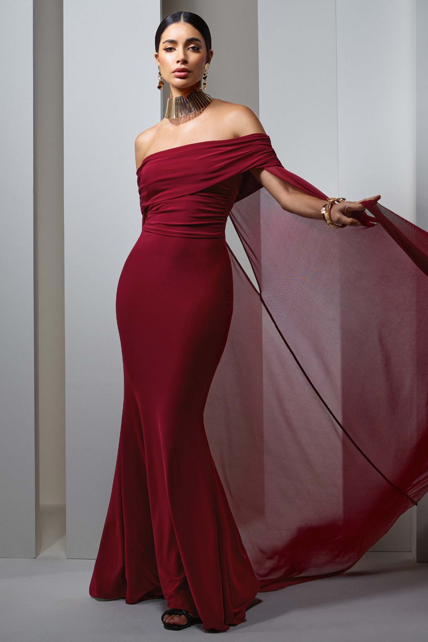 Carlotta Berry Bardot Maxi Dress With Chiffon Cape-Fashionmomo.All Rights Reserved