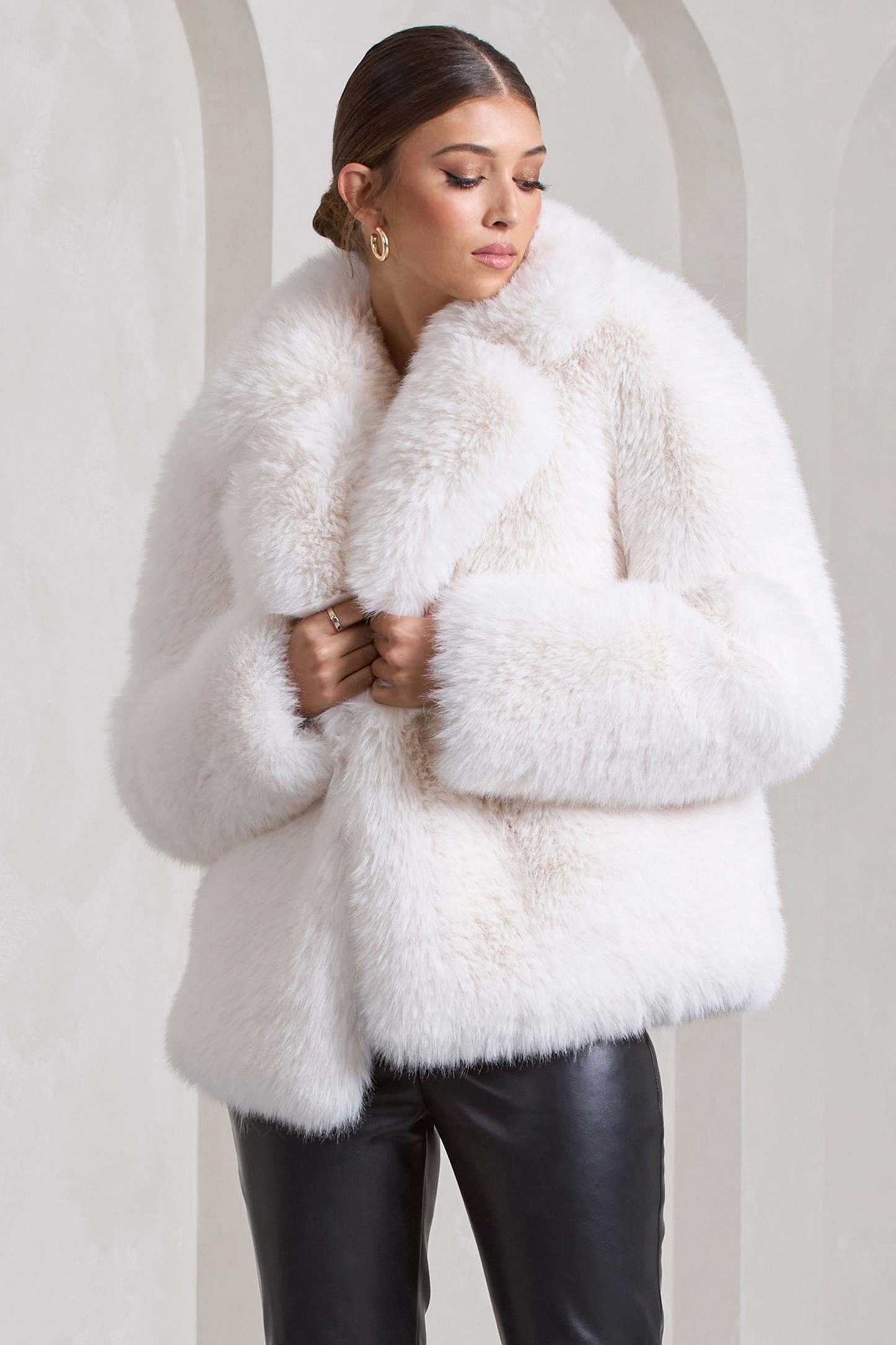 Hot Toddy Cream Short Faux Fur Coat-Fashionmomo.All Rights Reserved