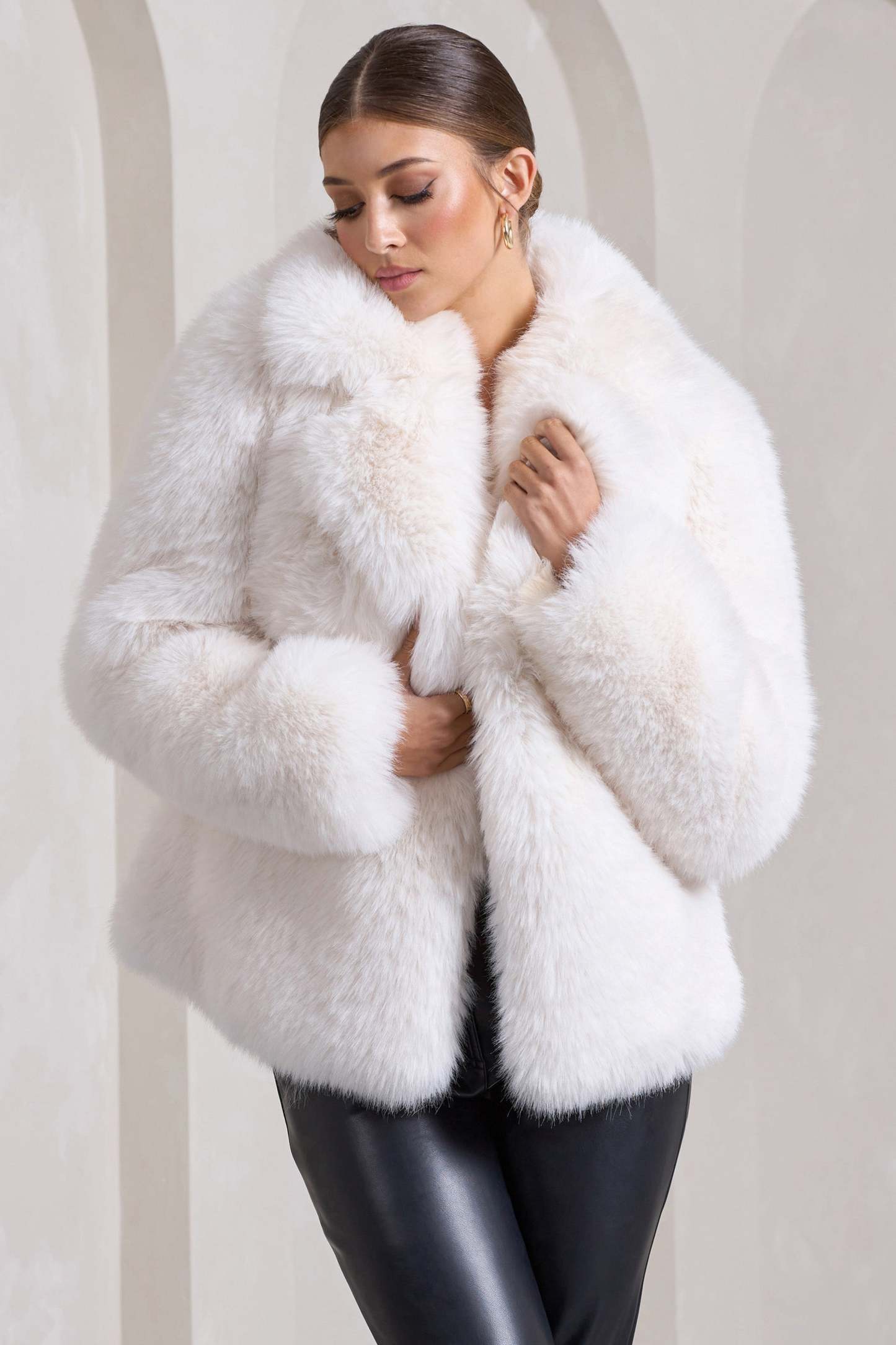 Hot Toddy Cream Short Faux Fur Coat-Fashionmomo.All Rights Reserved