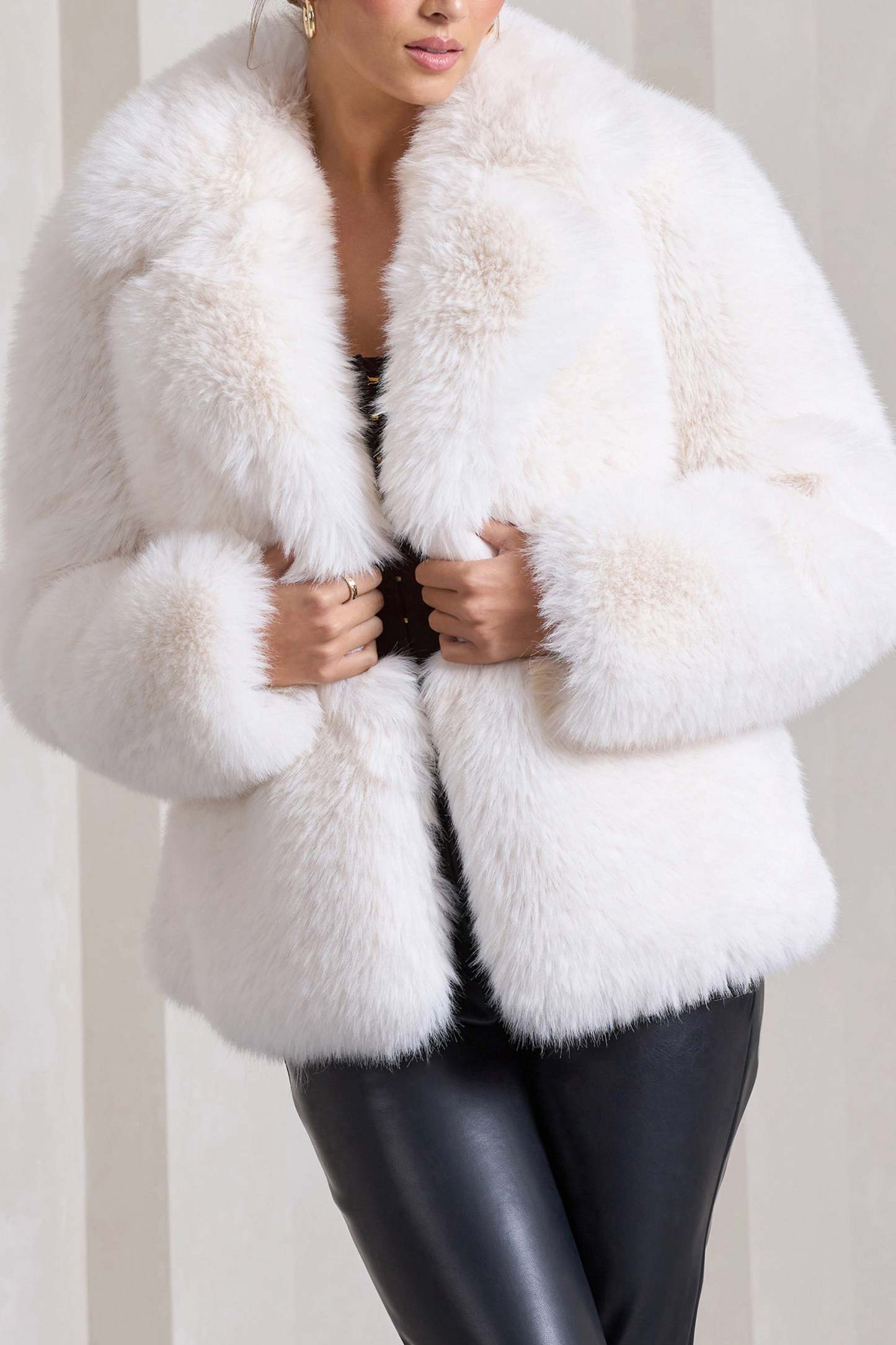 Hot Toddy Cream Short Faux Fur Coat-Fashionmomo.All Rights Reserved