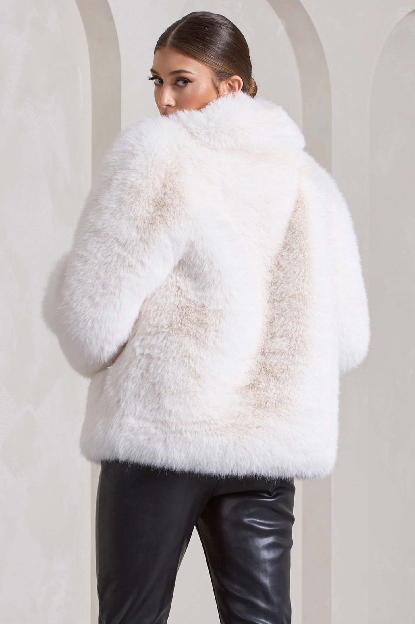 Hot Toddy Cream Short Faux Fur Coat-Fashionmomo.All Rights Reserved