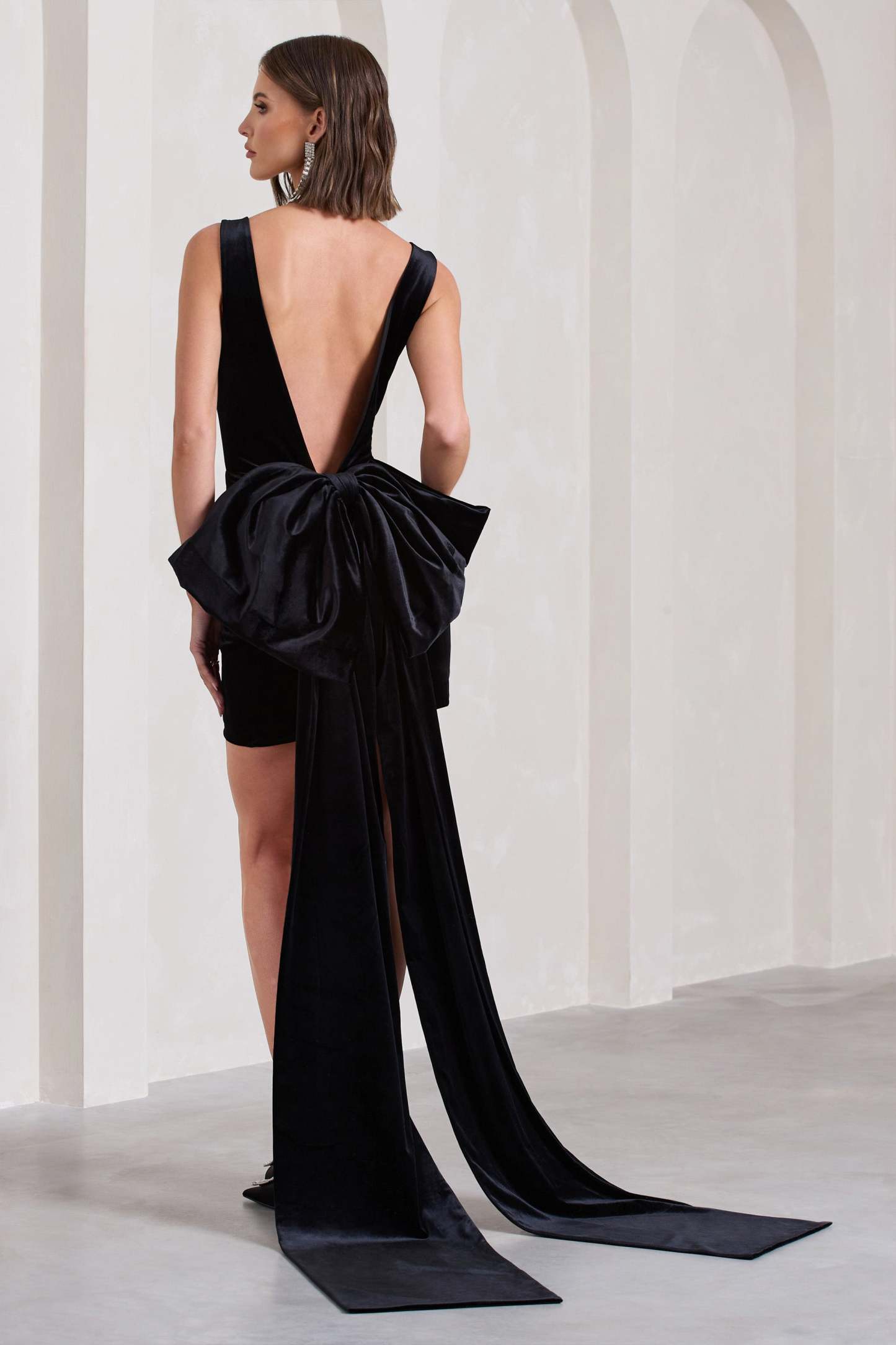 Gifting Black Velvet Plunge Mini Dress With Oversized Bow-Fashionmomo.All Rights Reserved