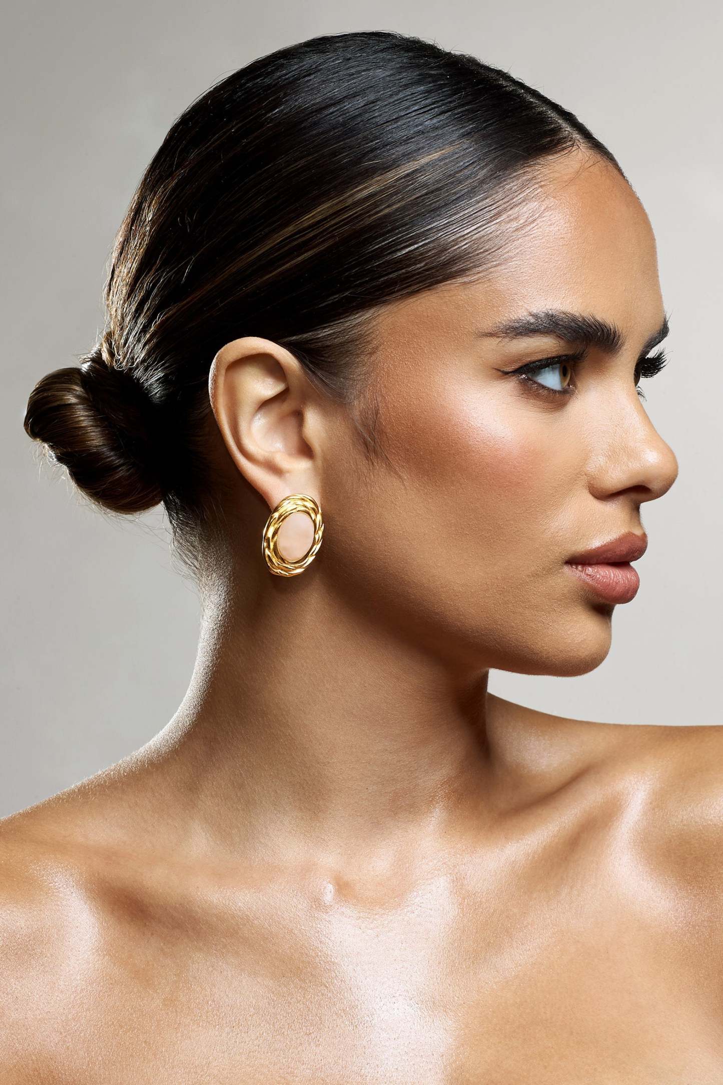 Essie Nude Pendant Gold Earrings-Fashionmomo.All Rights Reserved