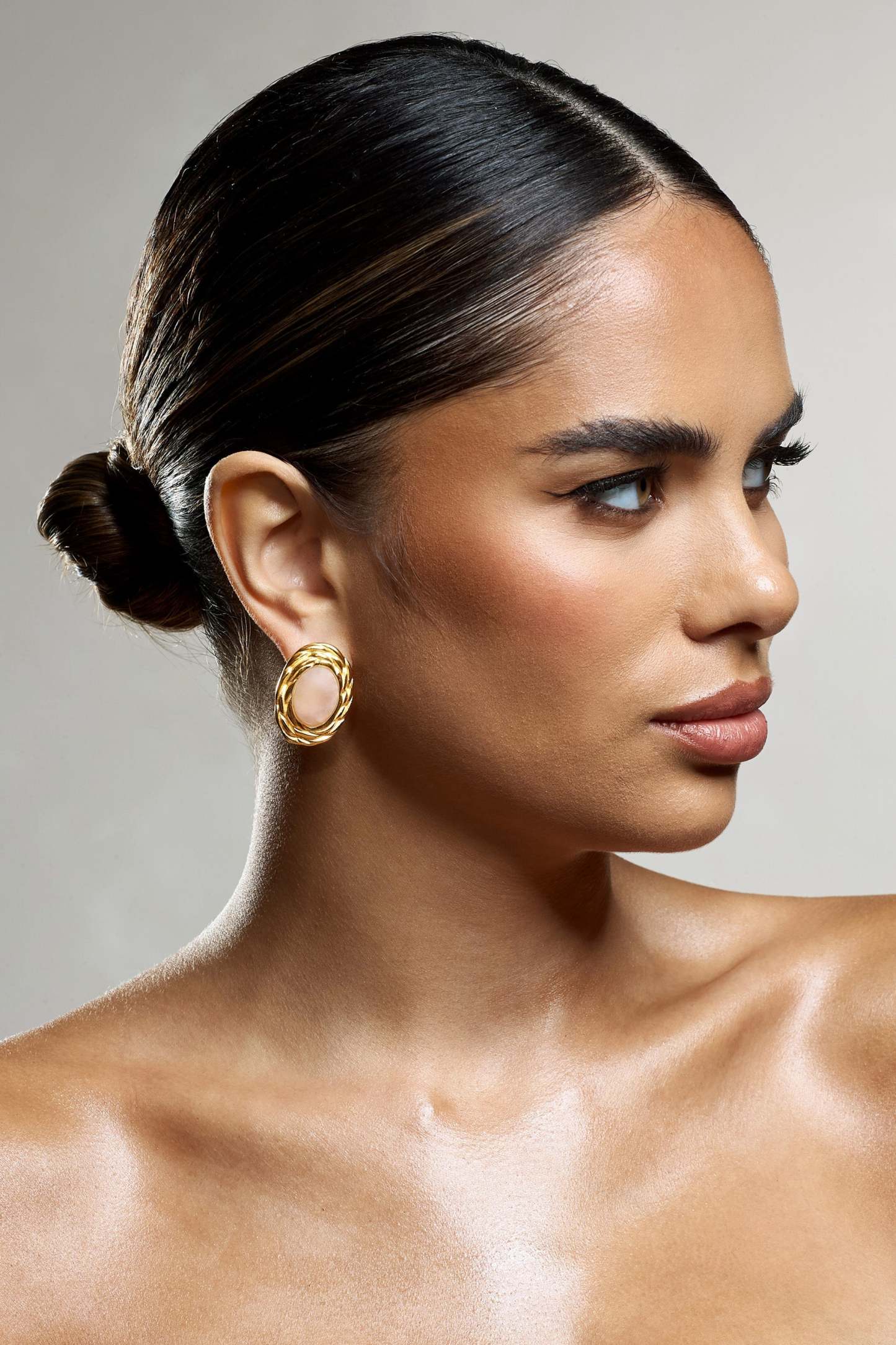 Essie Nude Pendant Gold Earrings-Fashionmomo.All Rights Reserved