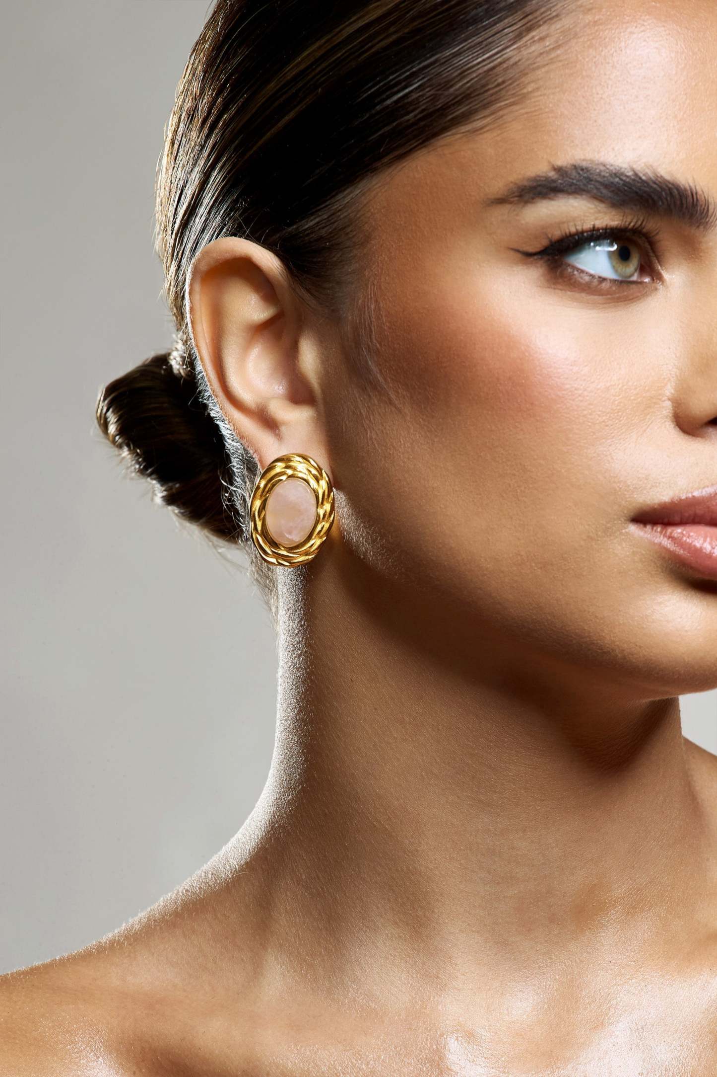 Essie Nude Pendant Gold Earrings-Fashionmomo.All Rights Reserved