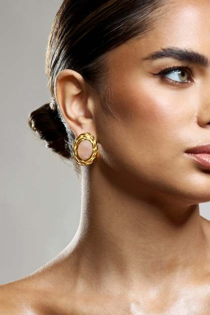 Essie Nude Pendant Gold Earrings-Fashionmomo.All Rights Reserved
