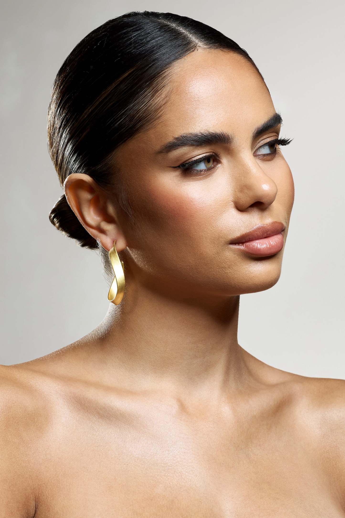 Fatima Gold Twist Hoop Earrings-Fashionmomo.All Rights Reserved