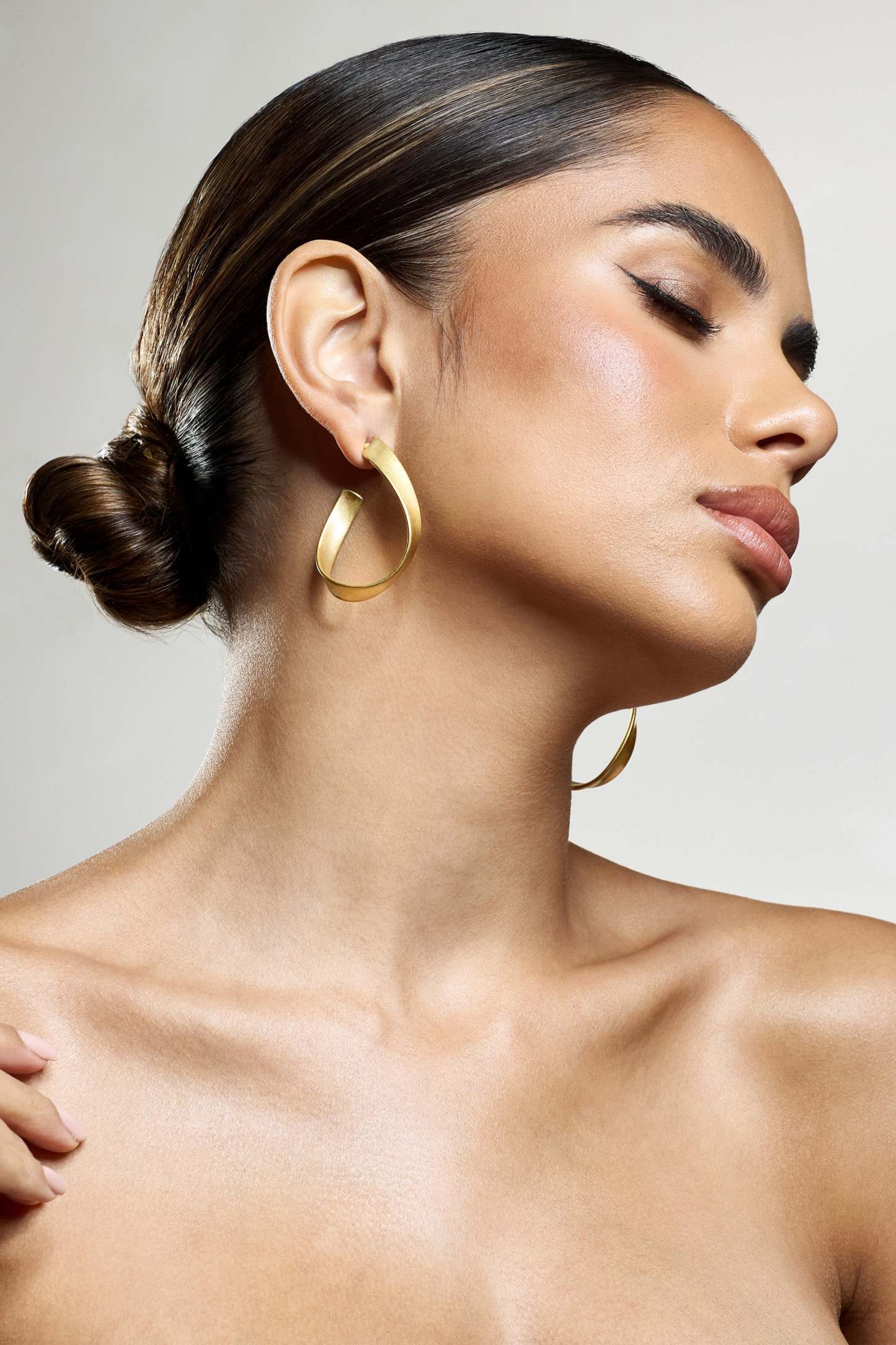 Fatima Gold Twist Hoop Earrings-Fashionmomo.All Rights Reserved