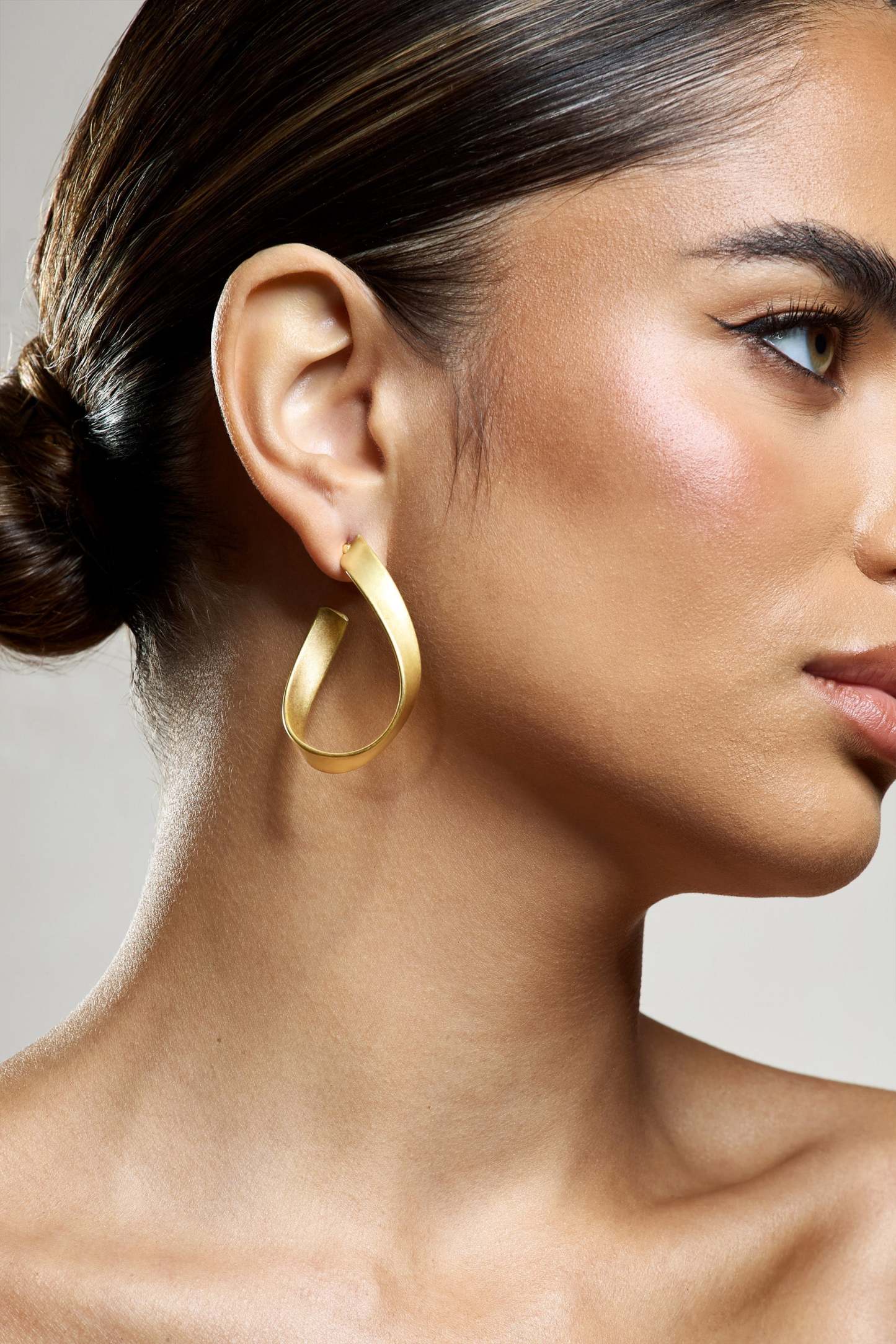 Fatima Gold Twist Hoop Earrings-Fashionmomo.All Rights Reserved