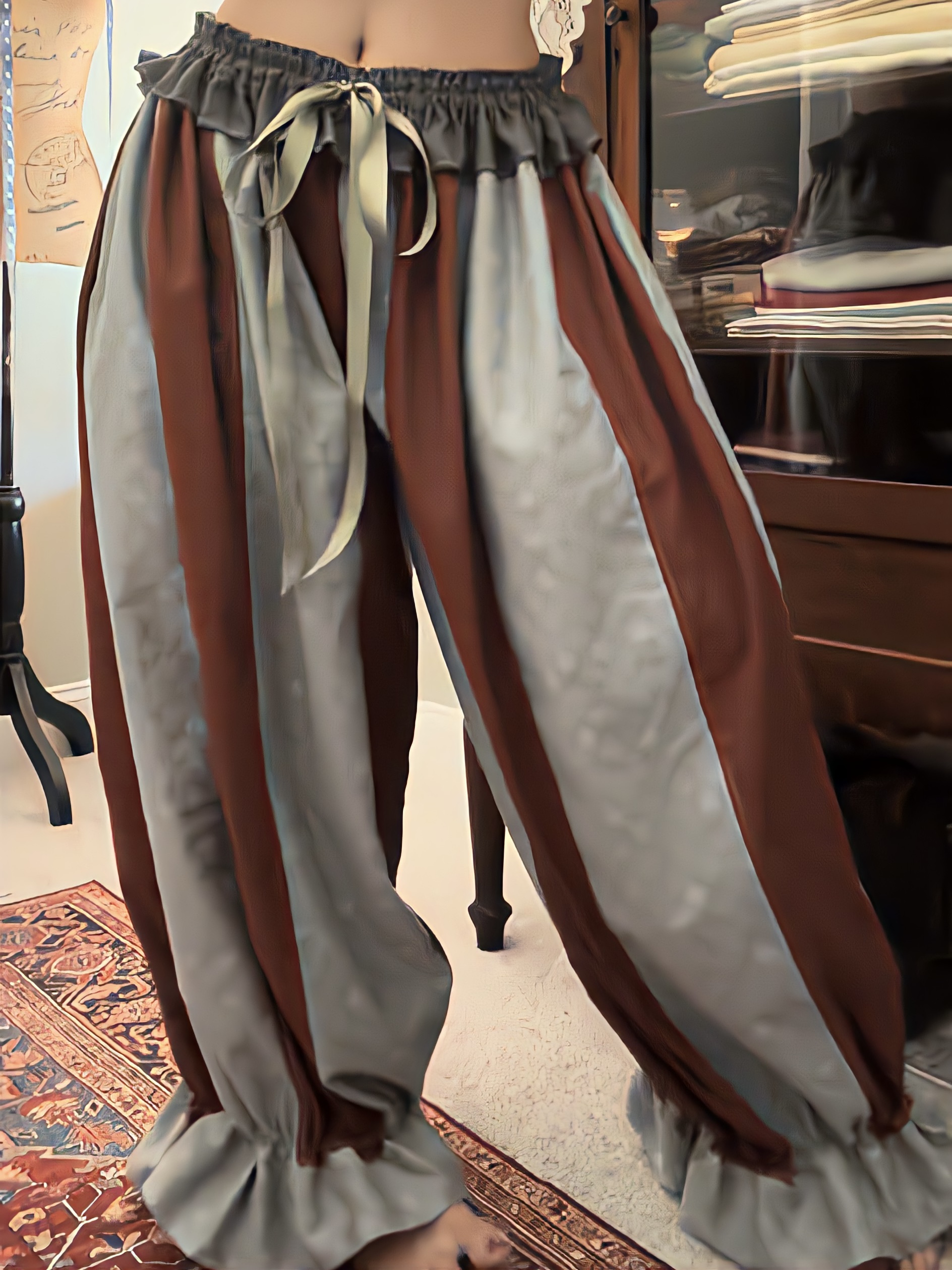 Lace-trimmed lantern trousers