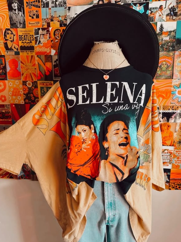 Selena Si Una Vez Vintage Graphic Tee