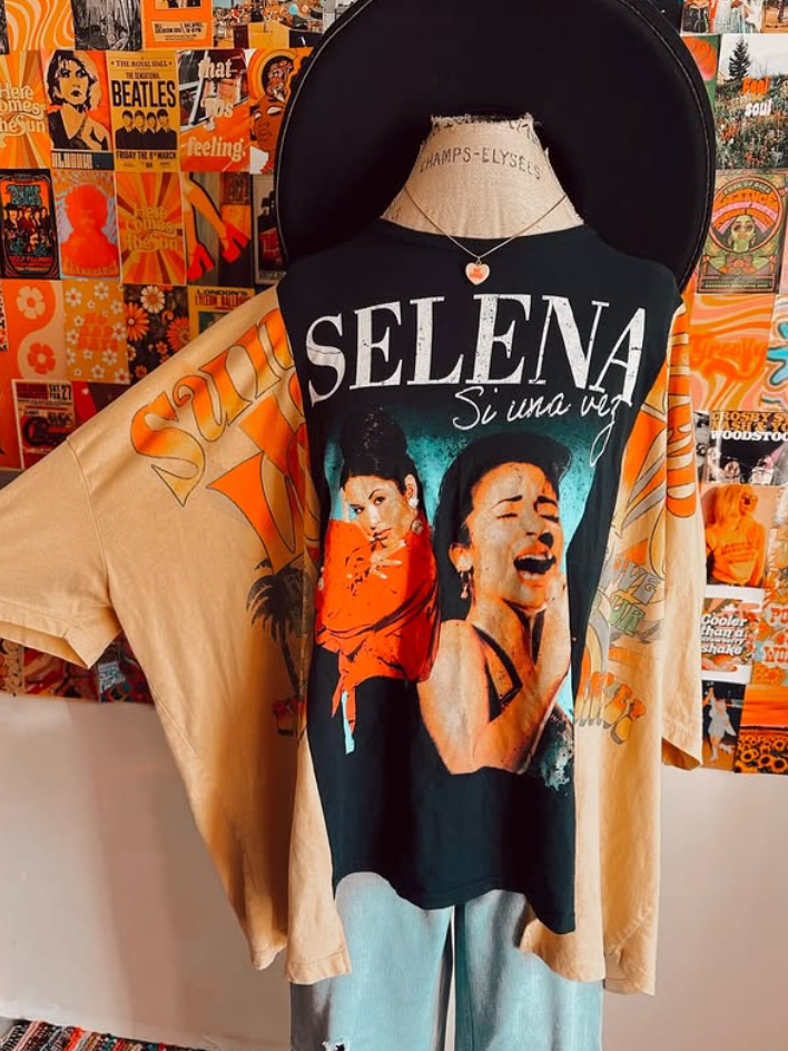 Selena Si Una Vez Vintage Graphic Tee