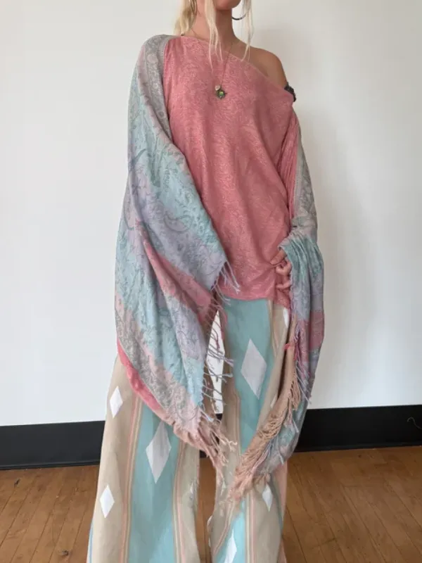 Bohemian Top: Free-Spirited Romance in Soft Pink​
