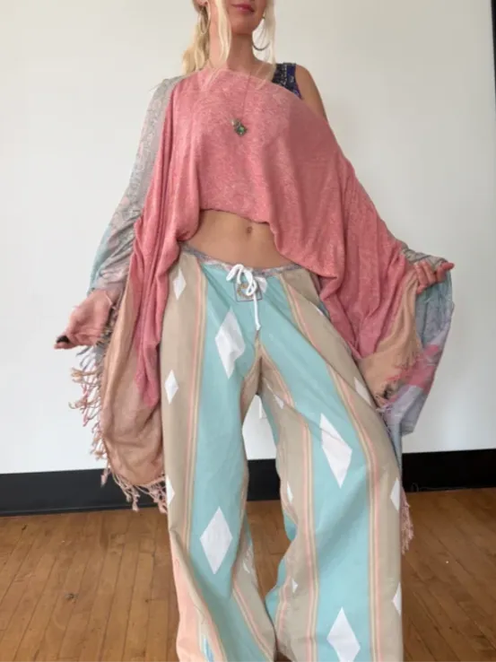 Bohemian Top: Free-Spirited Romance in Soft Pink​