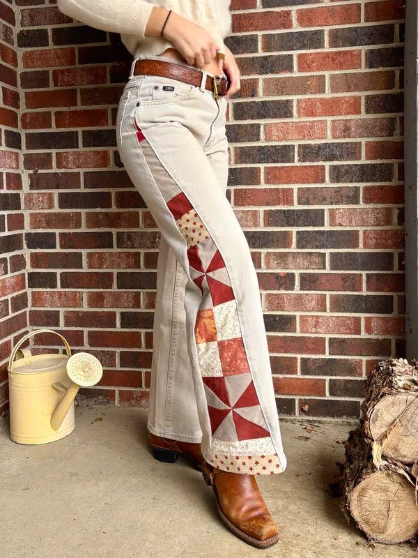 Ecru Tan Pinwheel Lees