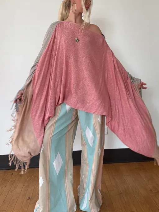 Bohemian Top: Free-Spirited Romance in Soft Pink​