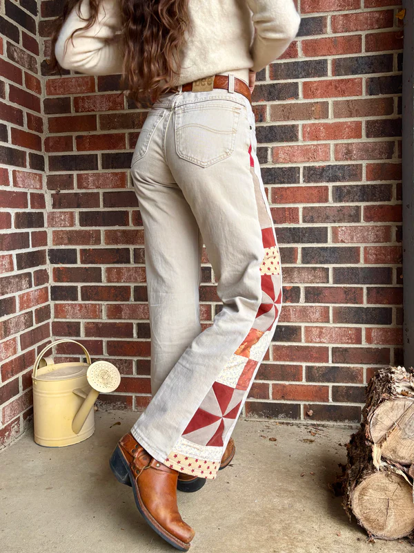 Ecru Tan Pinwheel Lees