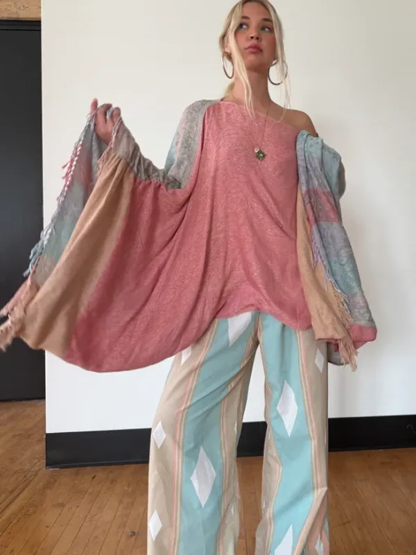 Bohemian Top: Free-Spirited Romance in Soft Pink​