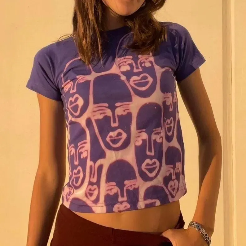 Oval faces Graphic Tee