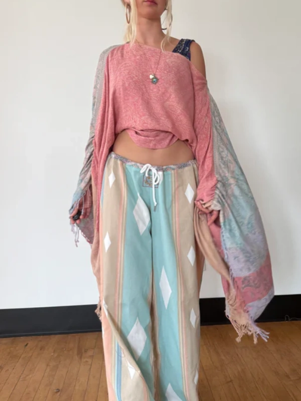 Bohemian Top: Free-Spirited Romance in Soft Pink​