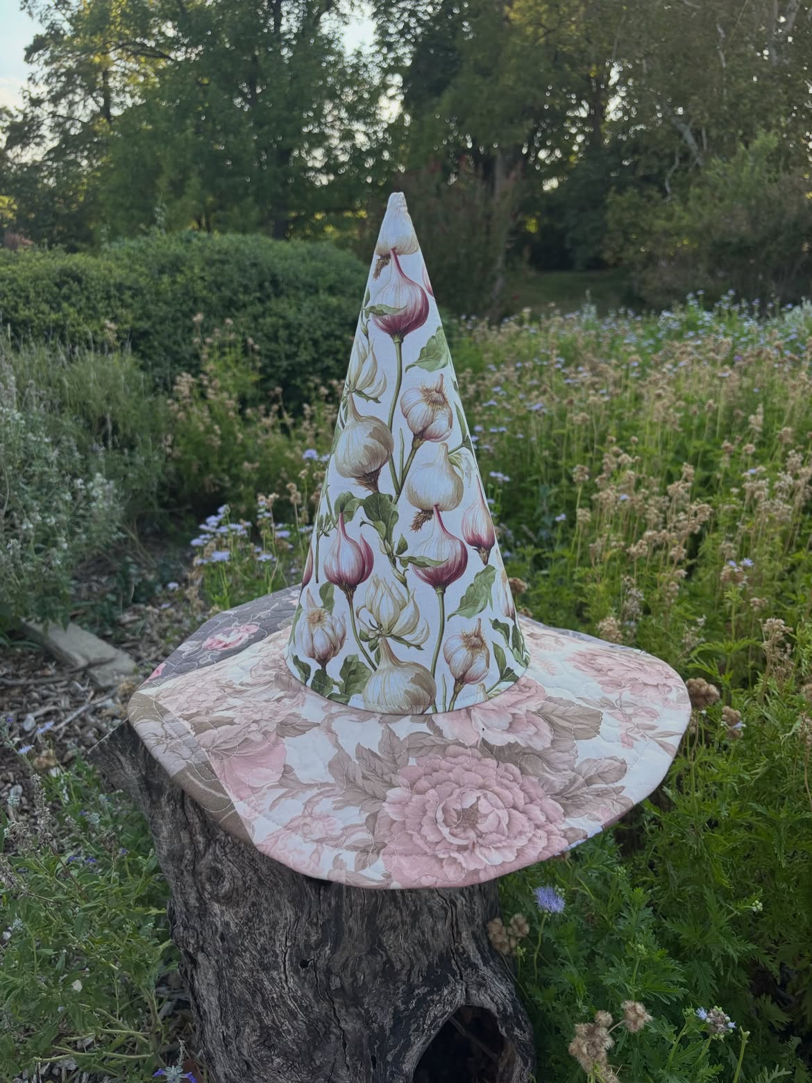 Garlic Print Quilted Witch Hat