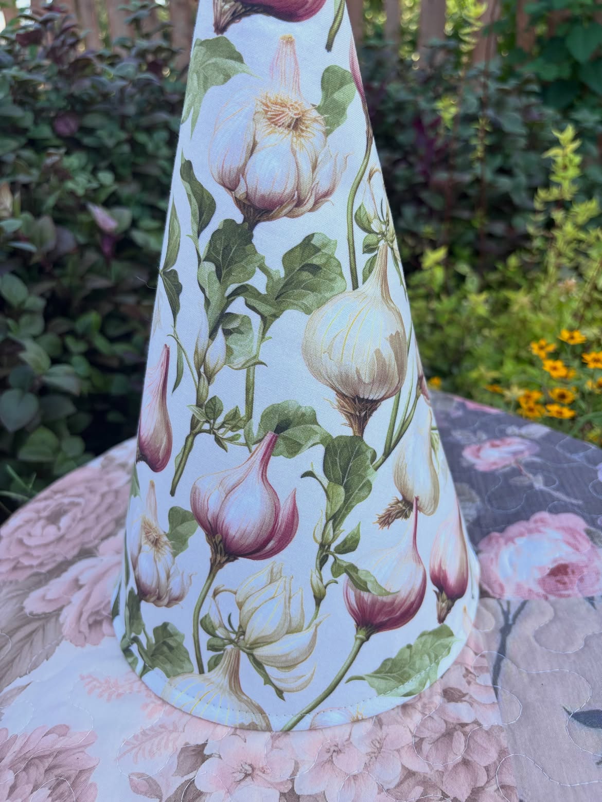 Garlic Print Quilted Witch Hat