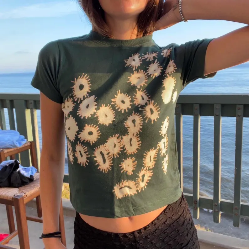 Spotted daisy stars Graphic Tee