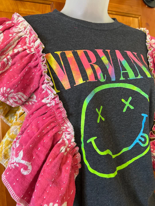 NIRVANA ruffle sleeves kantha tee
