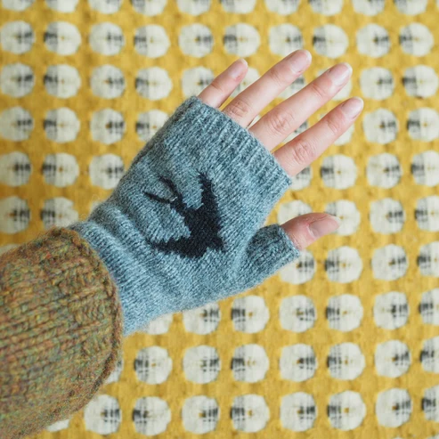Swallows Gloves - Sky Blue