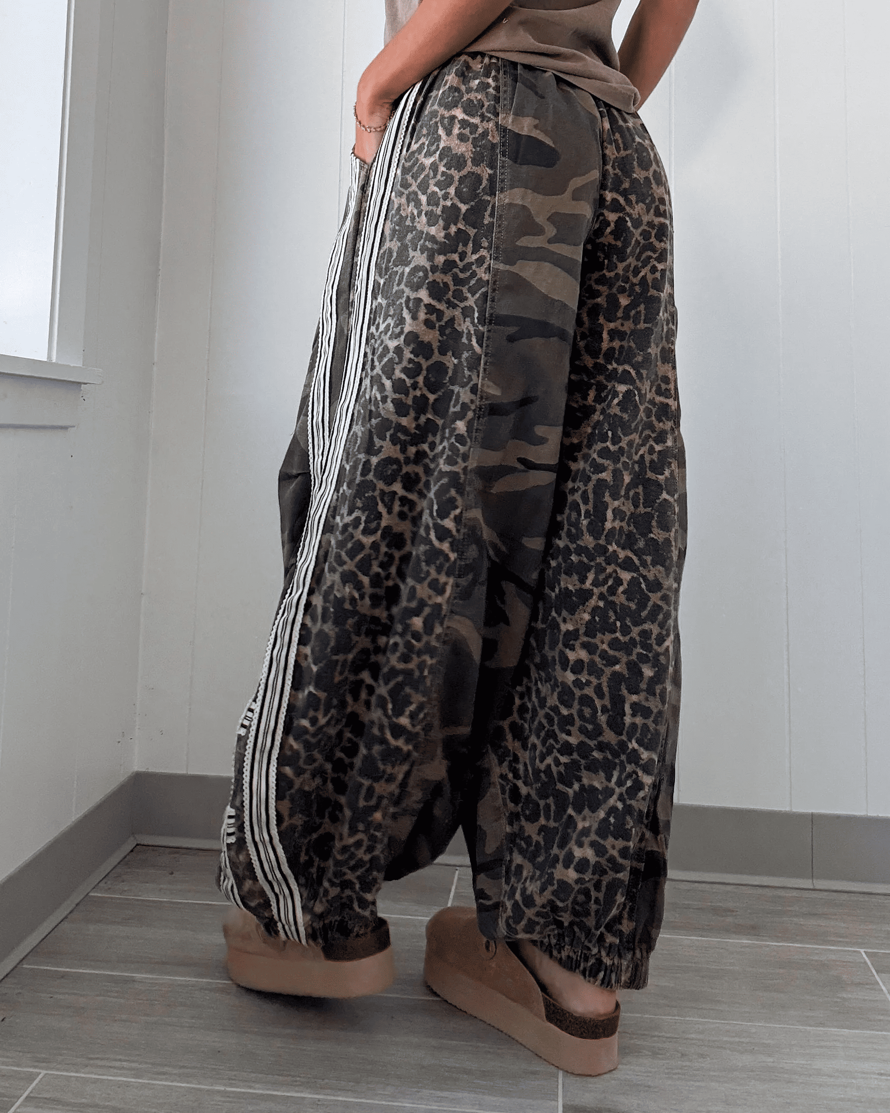 Alex Lined Leopard Detail Jogging Pants - Camo