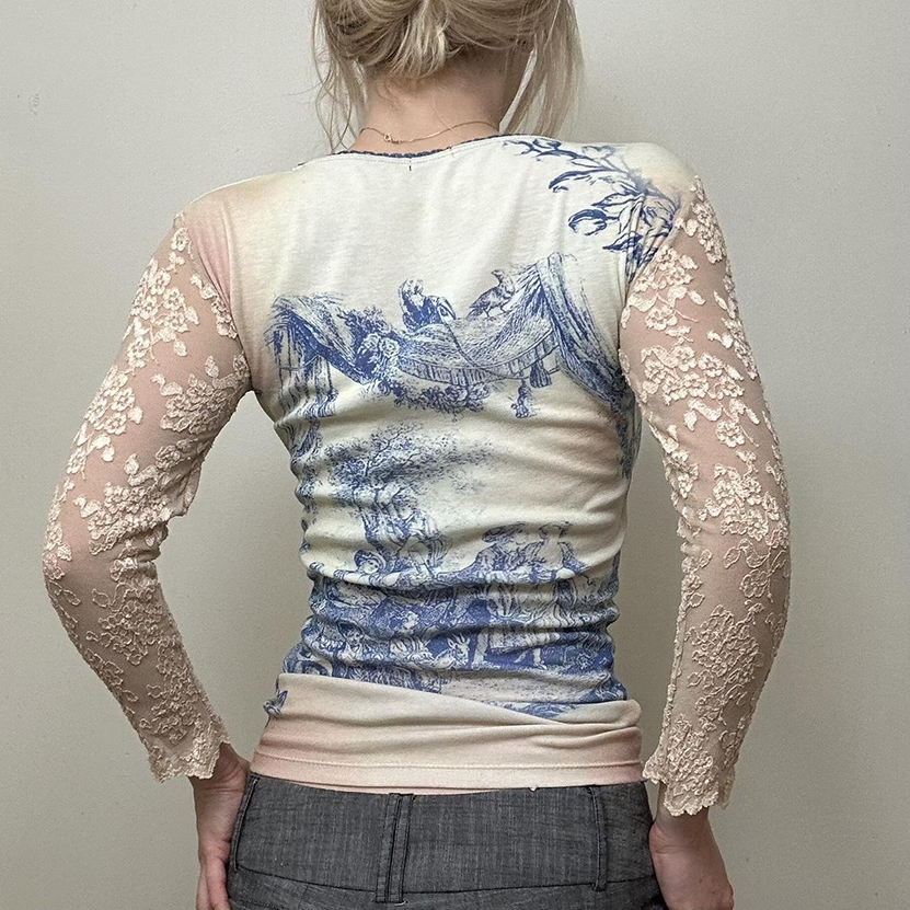 Printed long-sleeved top