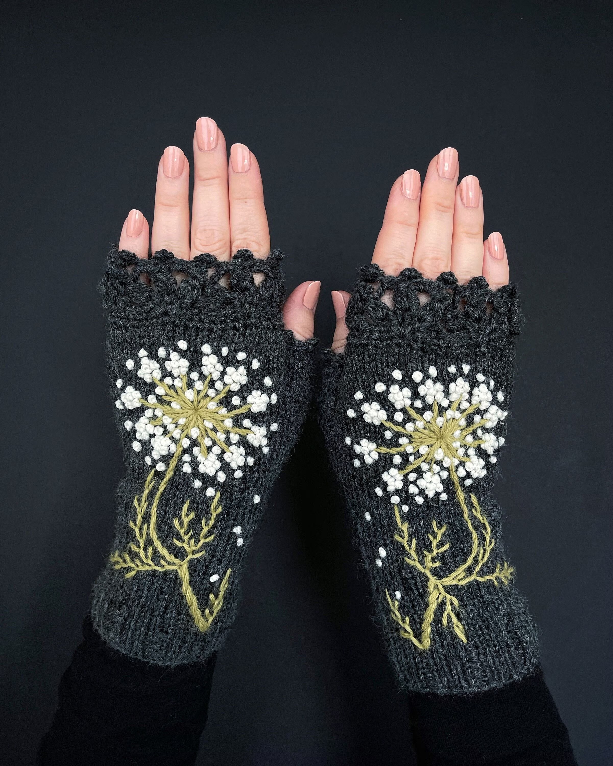 Embroidered Fingerless Gloves: Gray Knitted Mittens with Flowers