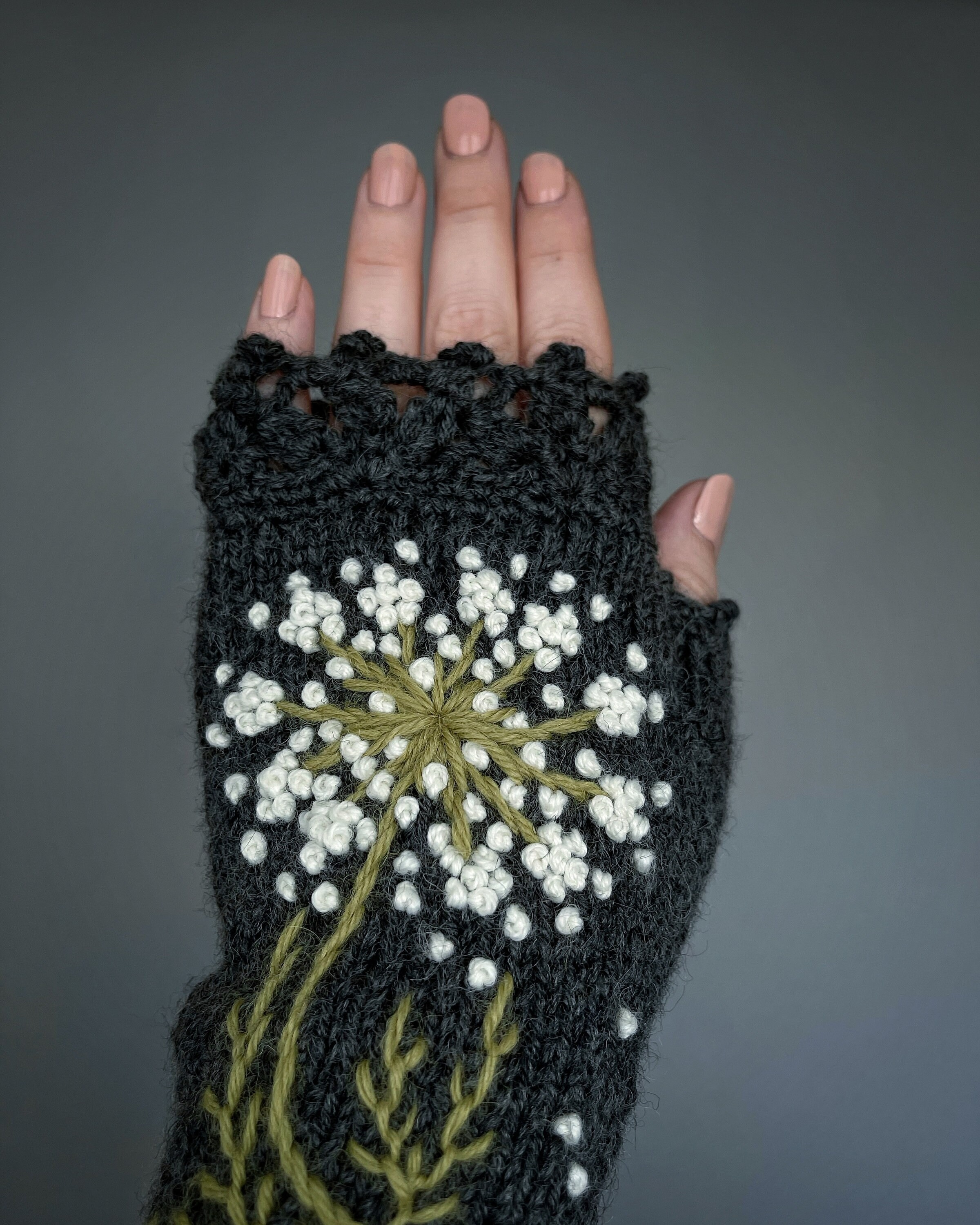Embroidered Fingerless Gloves: Gray Knitted Mittens with Flowers