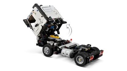 Camion Volvo FMX et pelleteuse électrique EC230