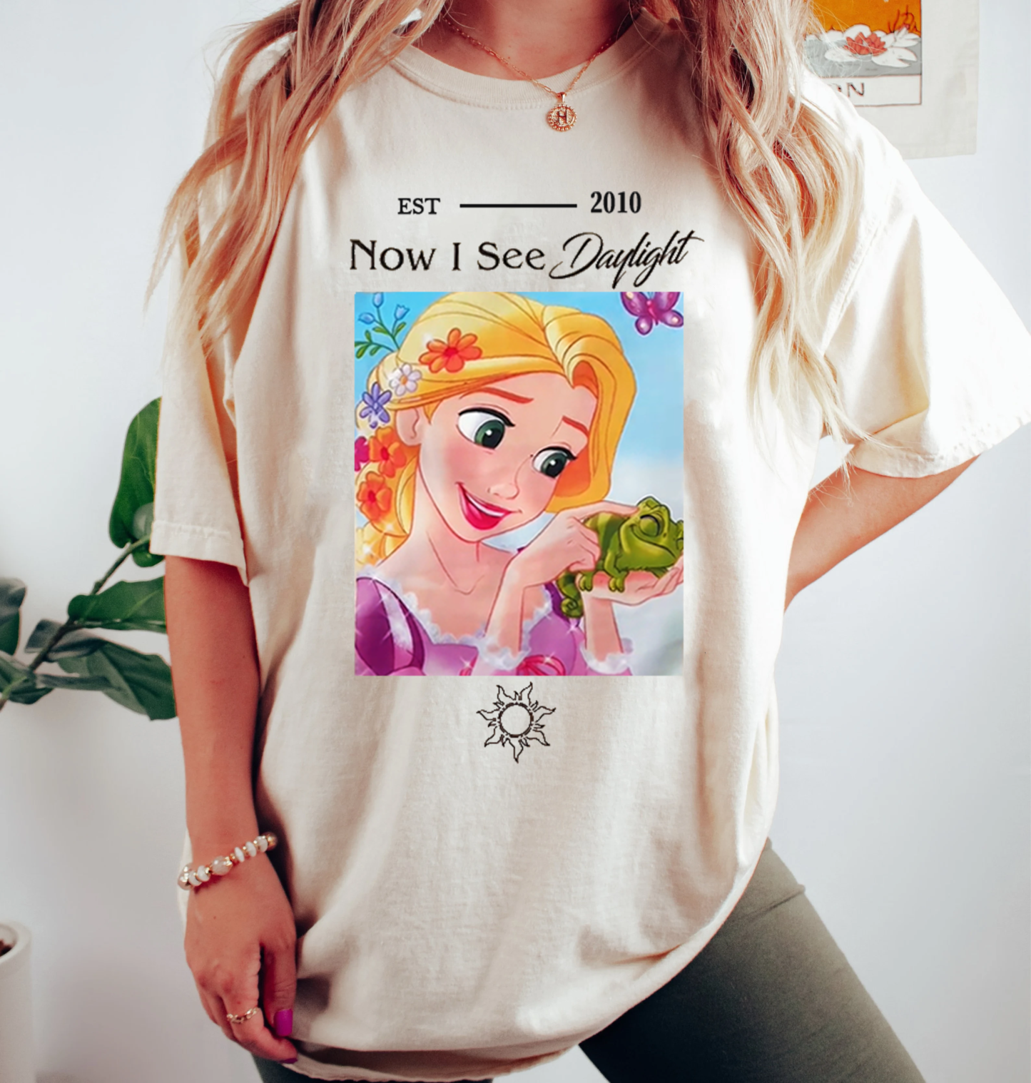 NOW I SEE DAYLIGHT - RAPUNZEL Unisex T-Shirt