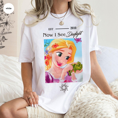 NOW I SEE DAYLIGHT - RAPUNZEL Unisex T-Shirt