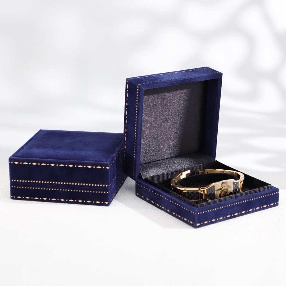 Italian velvet bracelet box