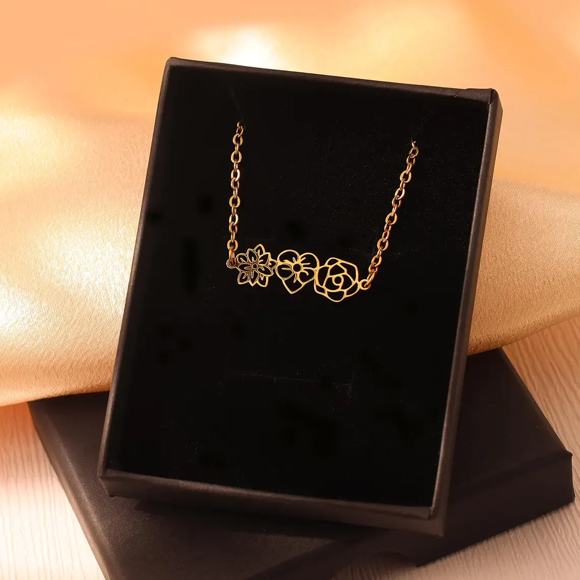 Personalized Mom's Gift Birthday Family Fashion Flower Charm Bracelet