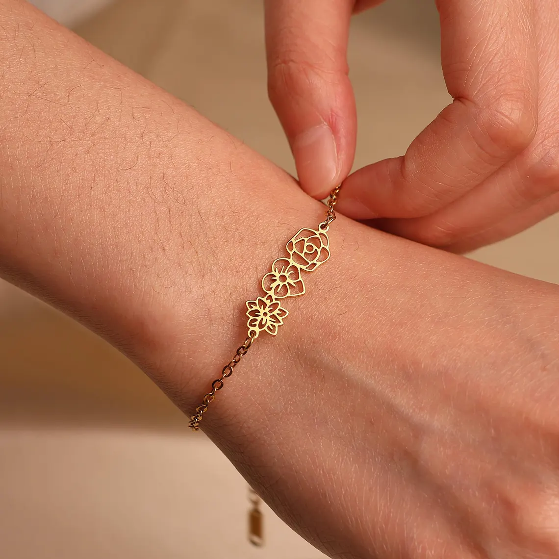 Personalized Mom's Gift Birthday Family Fashion Flower Charm Bracelet