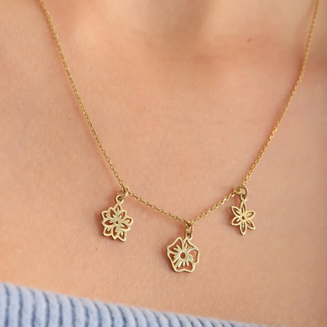 Mom's Personalized Gift Family's Birth Flower Necklace