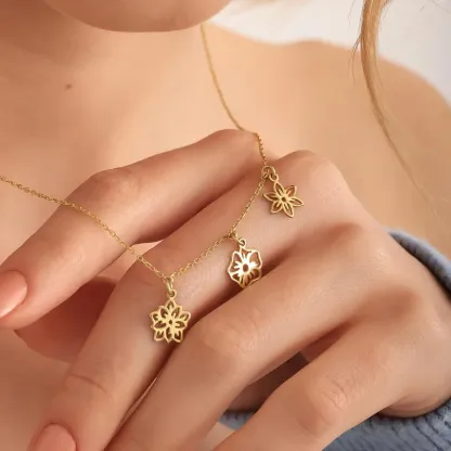 Mom's Personalized Gift Family's Birth Flower Necklace