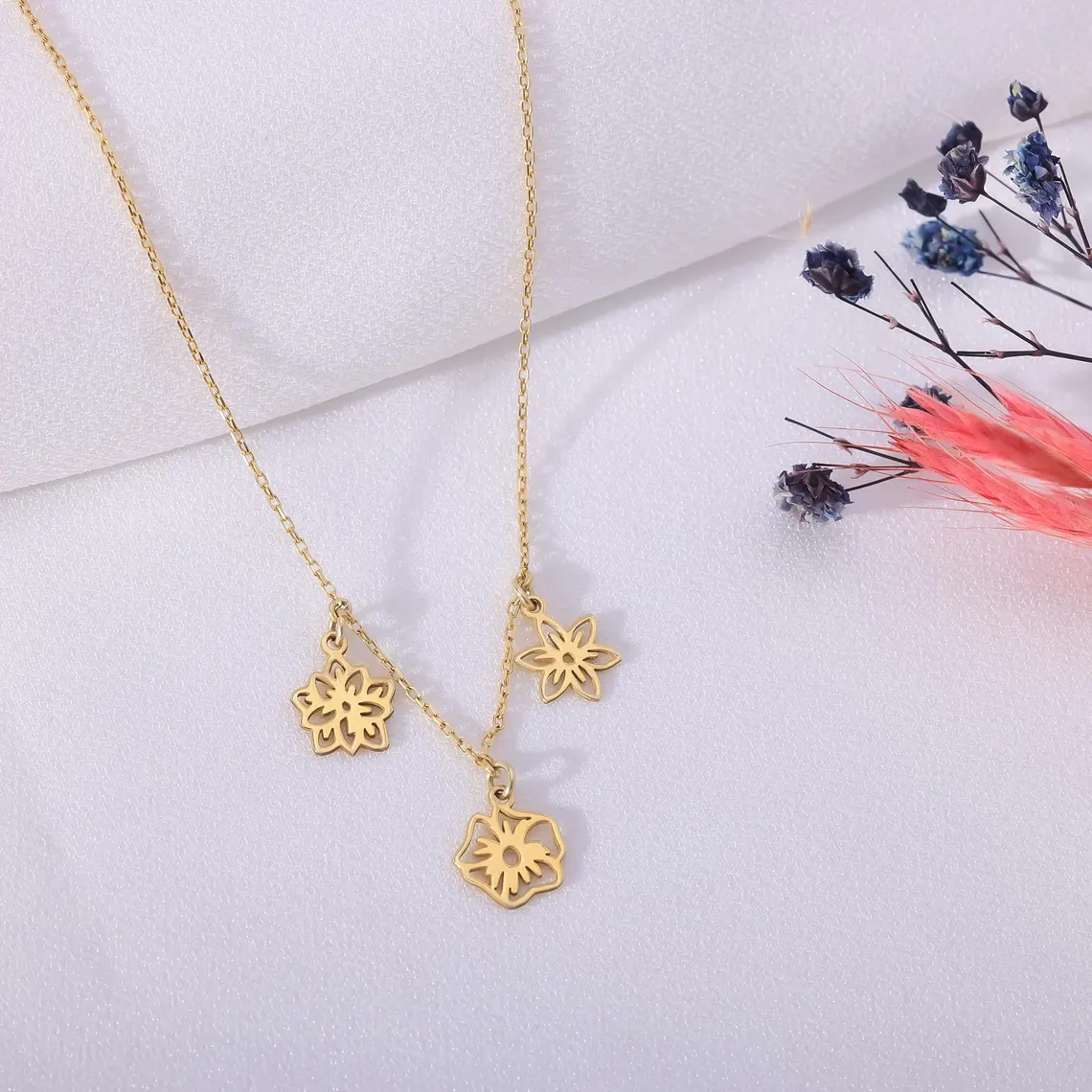 Mom's Personalized Gift Family's Birth Flower Necklace