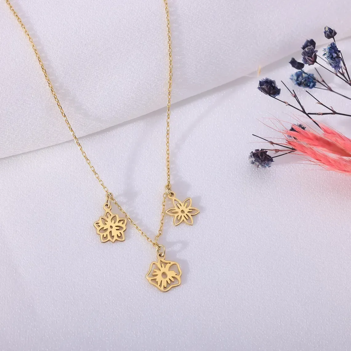 Mom's Personalized Gift Family's Birth Flower Necklace