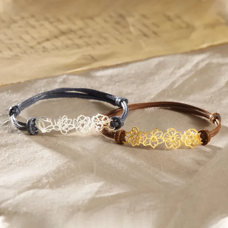 Mom's Gift Personalized Birth Flower Bracelet - No Rain No Flowers - Let Her Feel Proud