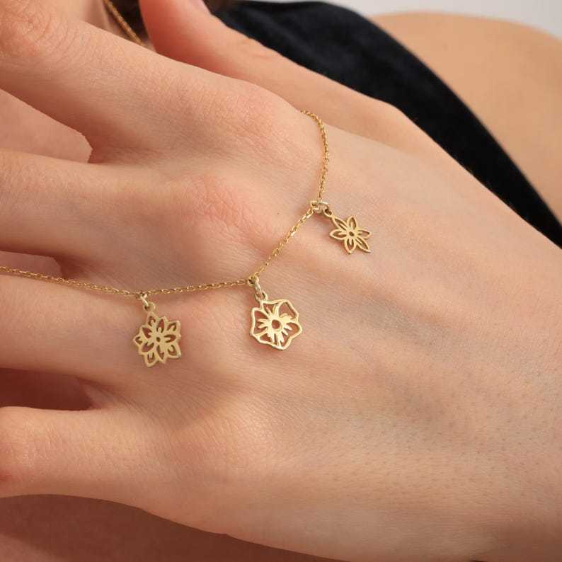 Mom's Personalized Gift Custom Family's Birth Flower Necklace