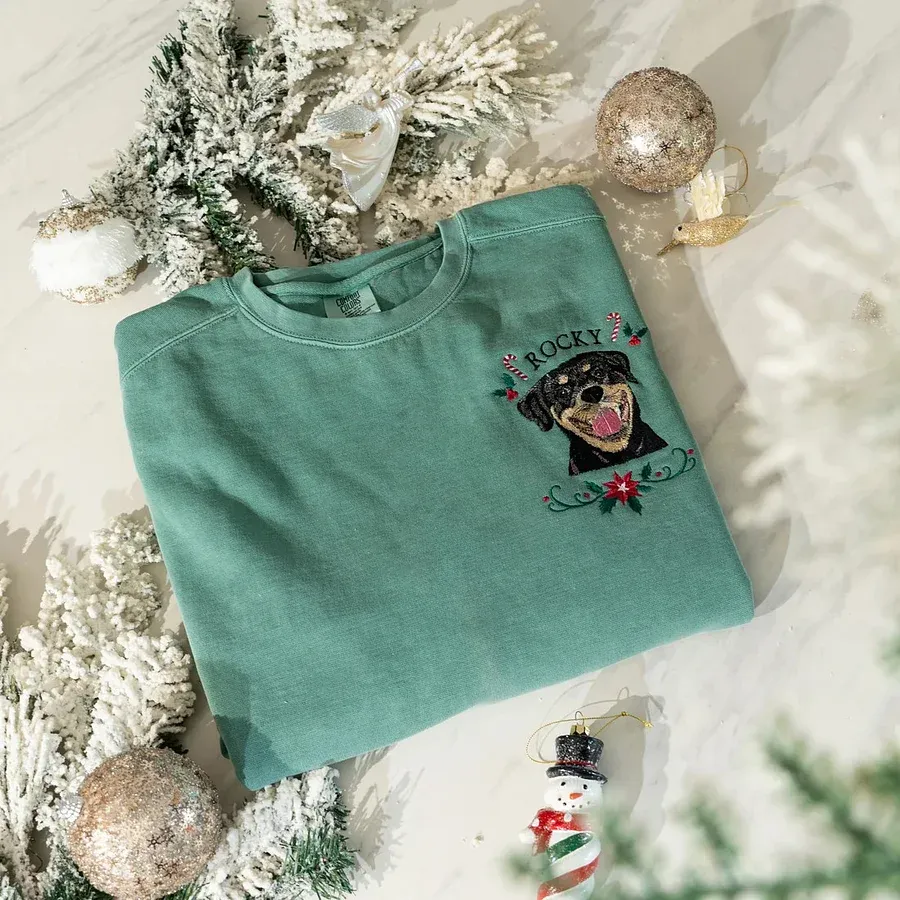 Custom Embroidered Pet Portrait Vintage Sweatshirt T-Shirt, Christmas Pet Sweathsirt