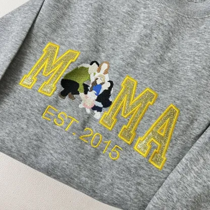 Personalized MOM Embroidered Family Photo Glitter T-shirt Sweatshirt